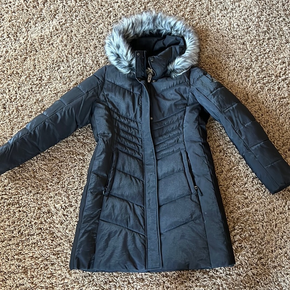 Warm long winter coat. Women’s large- great condition.